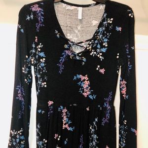 💛5 for $20💛 Black Floral Dress w/ Lace-Up Detail